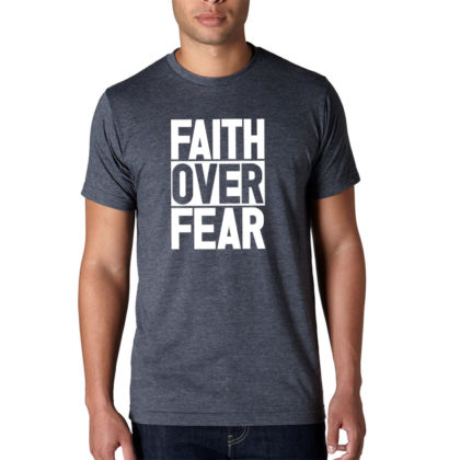 Férfi póló (Faith Over Fear, szürke)